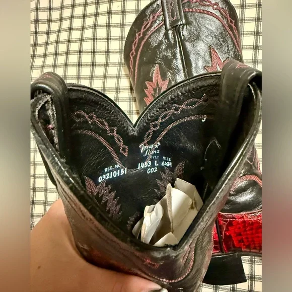 Tony Lama western vintage cowboy boots. Size 6 and 1/2. - Picture 2 of 3